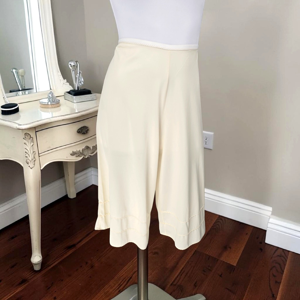 Vintage 70s Wondermaid Ivory Nylon Bloomers Knickers Petipants Pantaloons Size M